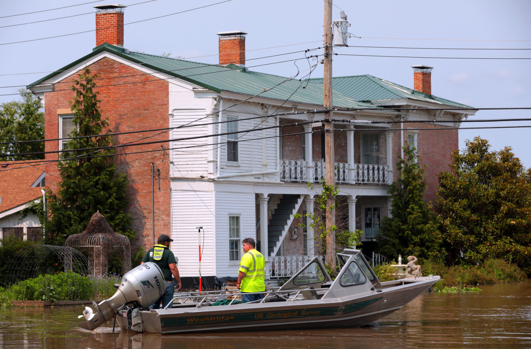 Mississippi River hovers near record level in Clarksville